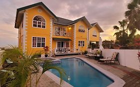 Faith'S Villa Tobago